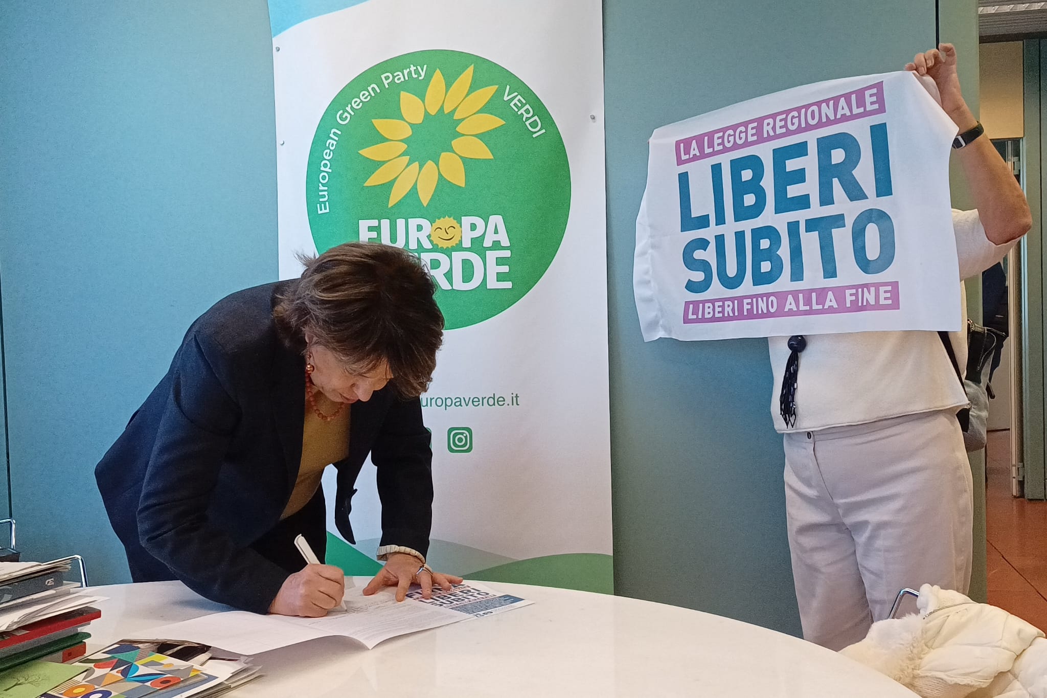 Al momento stai visualizzando La campagna Liberi Fino Alla Fine per lanciare anche in Emilia-Romagna la raccolta firme a sostegno della presentazione della proposta di legge sul fine vita
