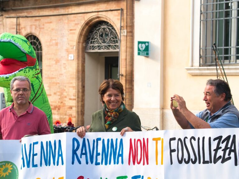 Scopri di più sull'articolo Sì rinnovabili, No fossili! Non vogliamo fare la fine dei dinosauri!